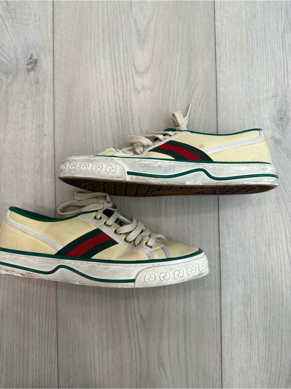 Gucci Cream Canvas Low-Top Sneakers with Green & Red Stripes - Picture 6 of 9